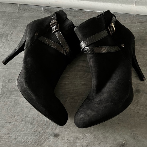 Guess Black Bootie - Picture 4 of 5